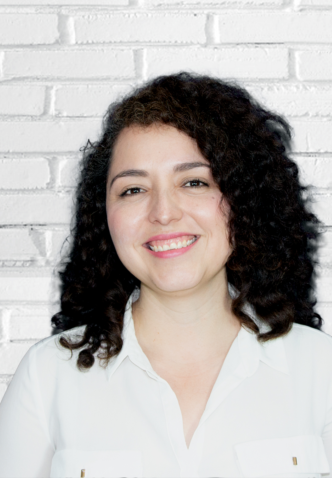 <b> Leslie Ruiz </b>  | Marketing & Business Development
